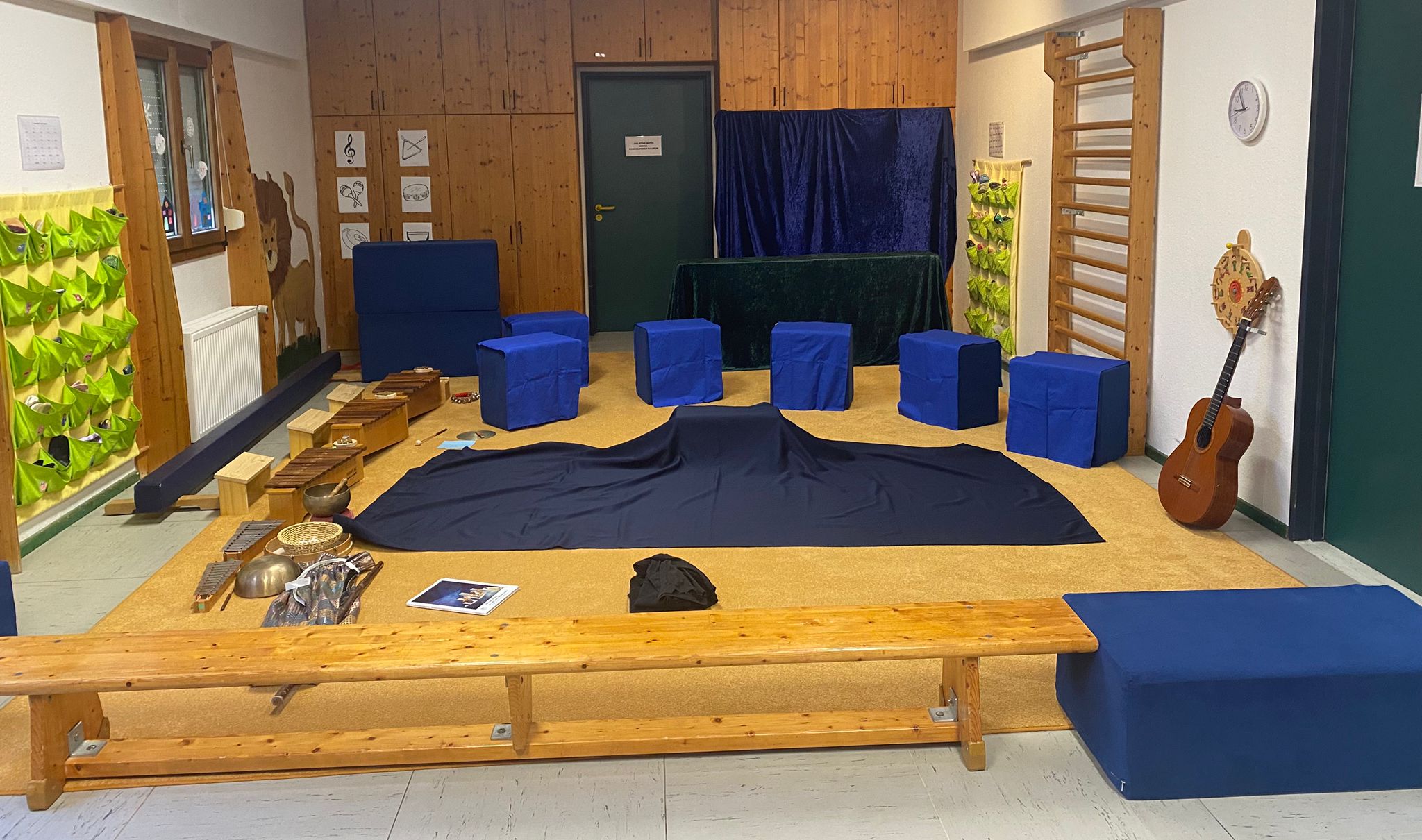 Musizieren in der Turnhalle
